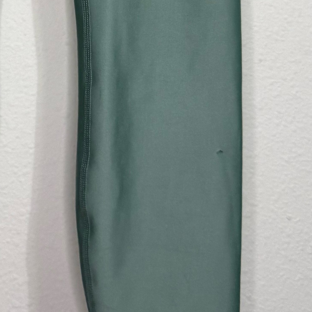 ALO Yoga Women's Leggings in Sage Green - Picture 3 of 3